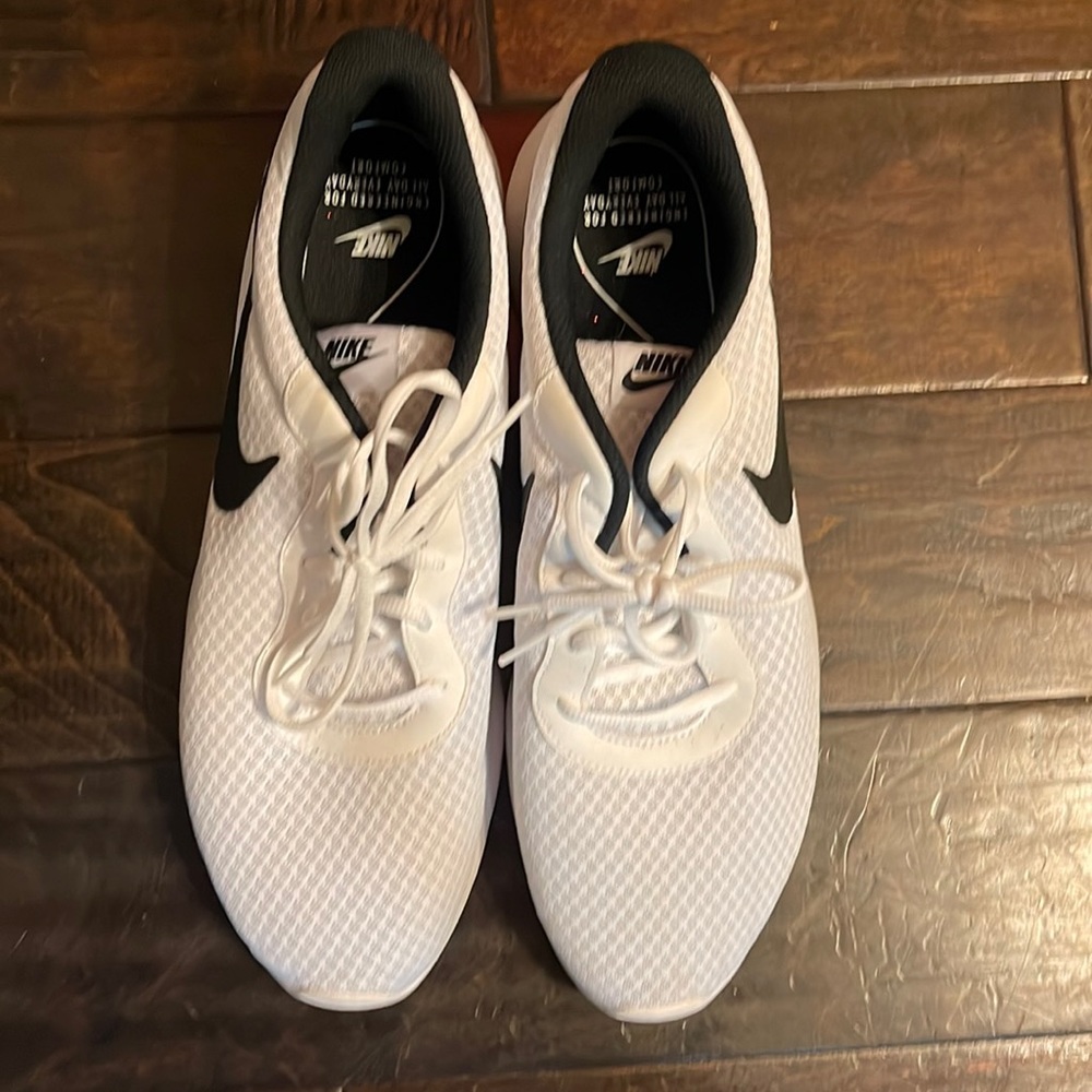 Nike Men’s size 14  *Like New* Tanjun running sneaker